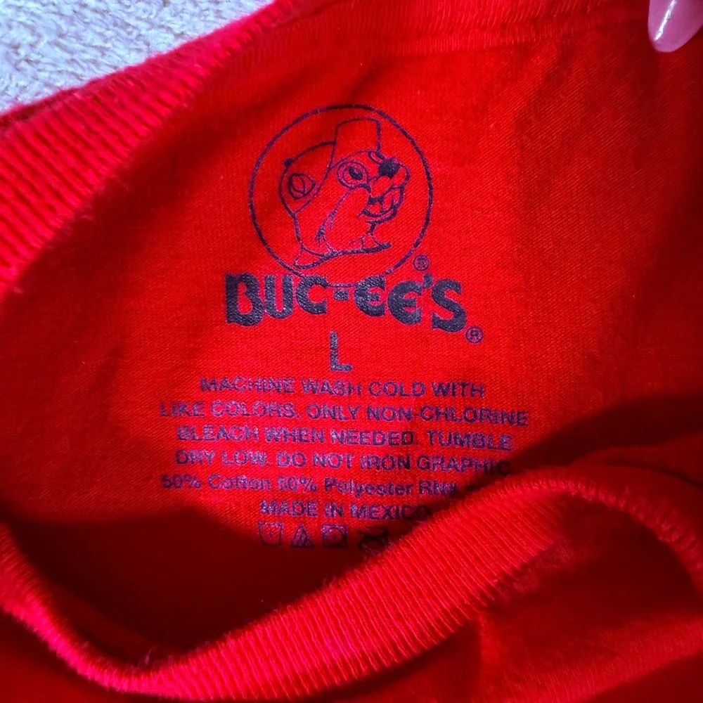 Buc-ee's Red Graphic T-Shirt Mens Large Short Sleeve Beaver Logo Texas‎ Tee